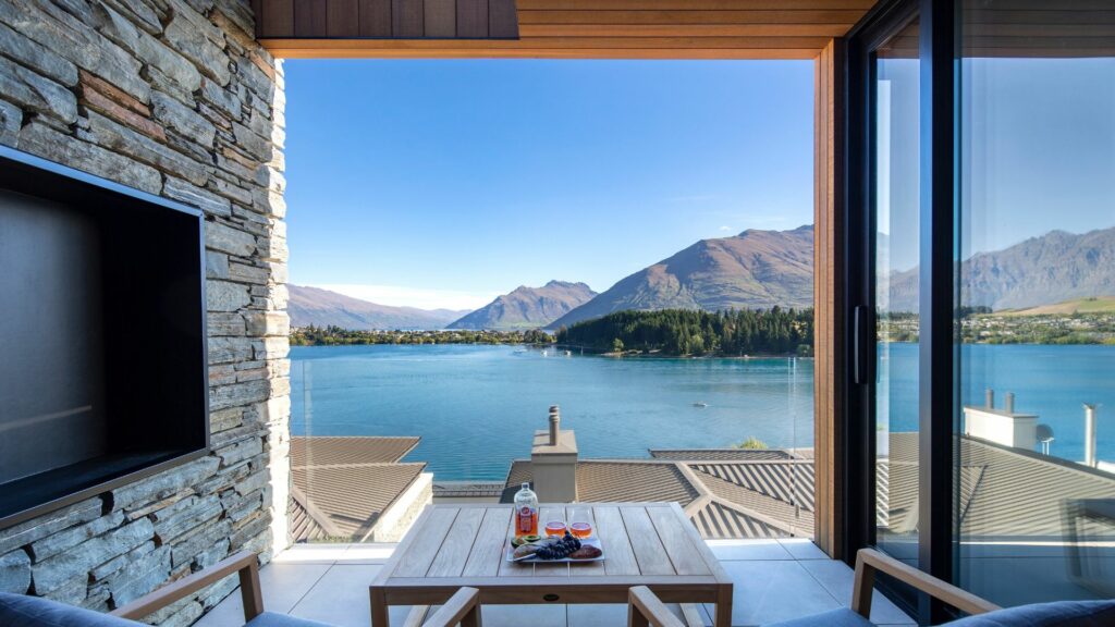 Lakehouse 4